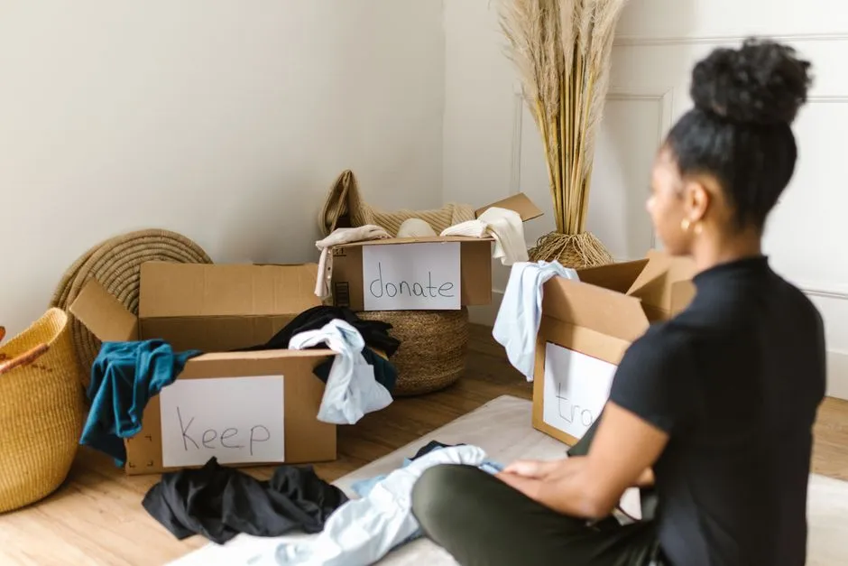 How to Declutter Books: Keep, Donate or Sell